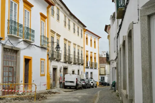 Edifício único do século XVII para reabilitação em Évora