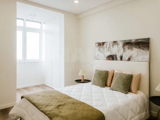 T3 Remodelado em Benfica | Varanda | Home Staging Incluído