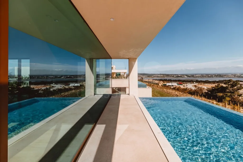 Moradia T5 com Piscina - Vista Golfe e Mar