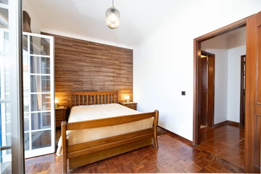 Apartamento T1 no 1° andar a 80 metros da Praia de São Lourenço, com vista mar da varanda da Sala e com garagem  ERICEIRA – RESERVA MUNDIAL DE SURF