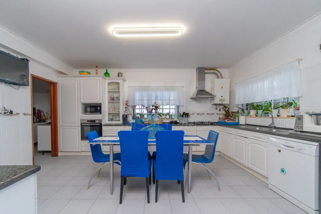 Moradia T4 com Piscina, Excelente Espaço Exterior em Carnota - Alenquer