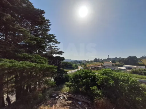Moradia em construção em Salir de Matos