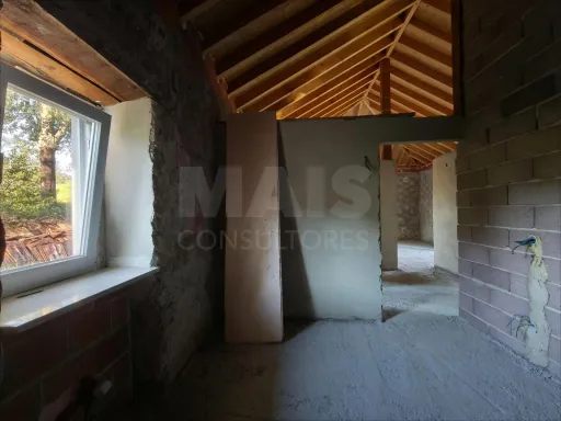 Moradia T2+1 c/ Anexo & Armazém em Lote de 7.600m2