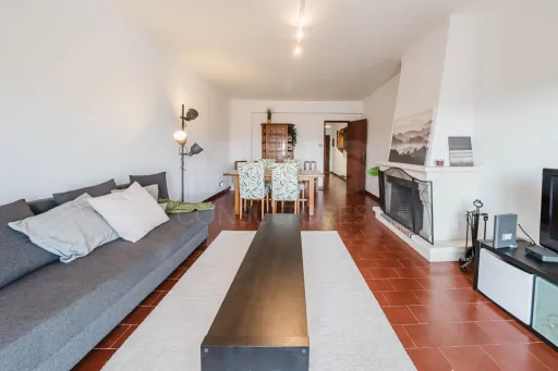 Apartamento T2 com Sótão e Varanda junto à Praia do Baleal