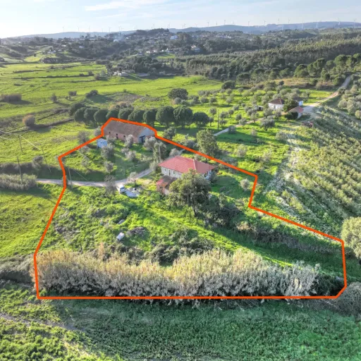 House T2+1 w/ Annex & Warehouse on 7.600m2 plot