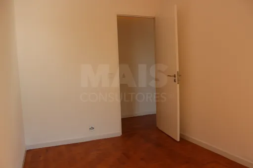 T3 remodelado na Parede: bairro tranquilo, a 10 minutos a pé da praia
