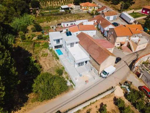 Moradia T3 Nova com Piscina