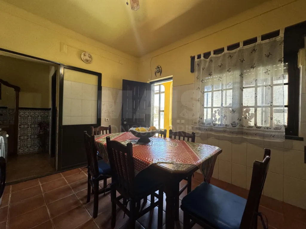 Moradia T4 com garagem e anexo a 1h15 de Lisboa