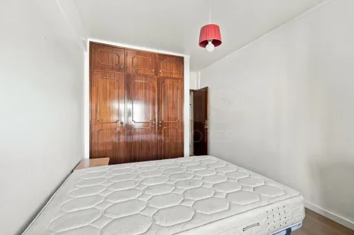 Apartamento T3 com suite e arrecadação em prédio com elevador