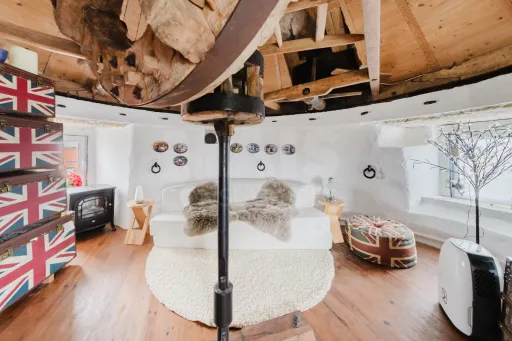 Moinho histórico de 1876 com vistas panorâmicas de 360° sobre o Atlântico, a Lagoa de Óbidos e a paisagem verde do Oeste