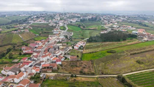 Terreno no centro da Usseira
