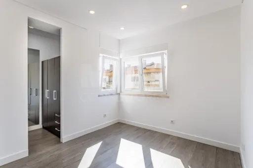 ✨ Apartamento T2 Remodelado em Sacavém