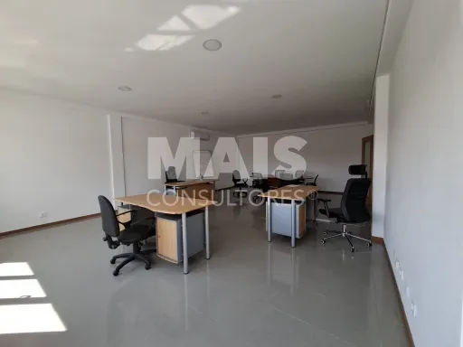 Edifício com Armazém e  Terreno para Expansão em Vila Nova de Santo André, Setúbal