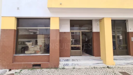 🏠 Loja para Transformação em Apartamento T3+1