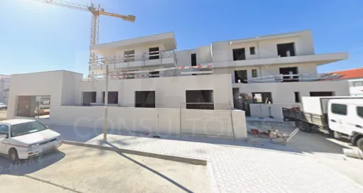 New 3 bedroom apartment with private garage and large balcony in Ferrel near Baleal