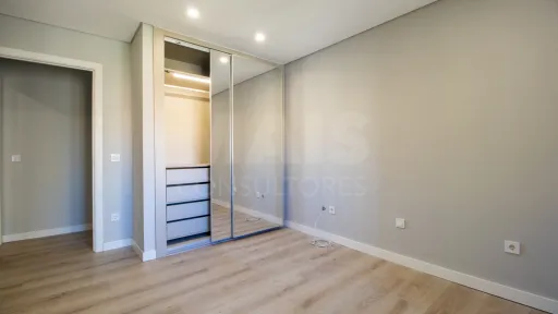 Apartamento T2+1 com garagem