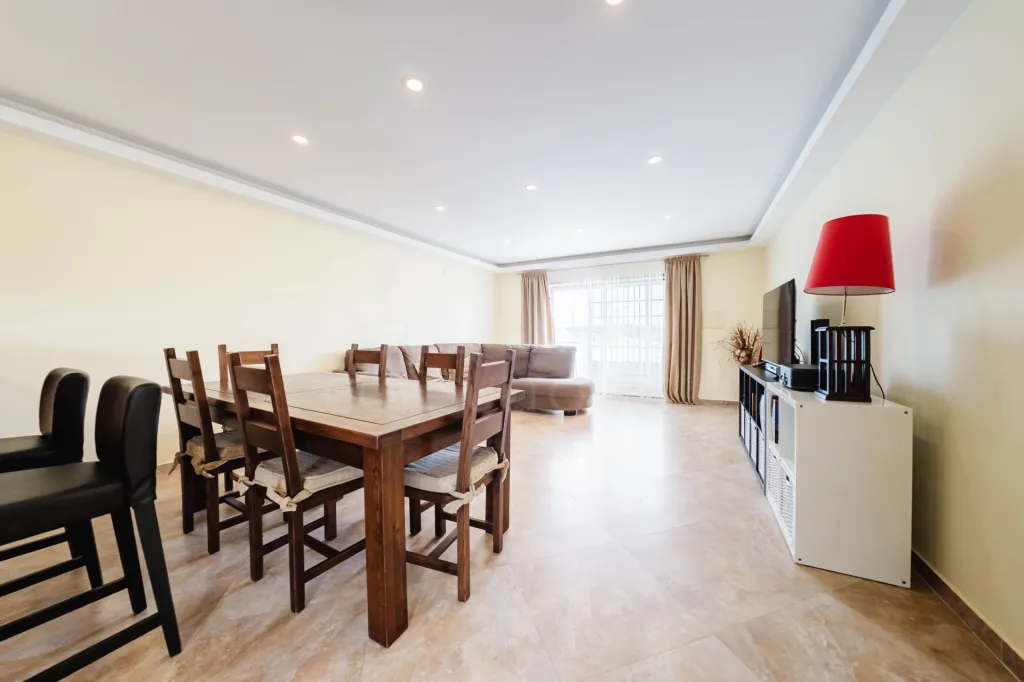 Moradia T5 com 2 Anexos em Terreno com mais de 1.400 m²