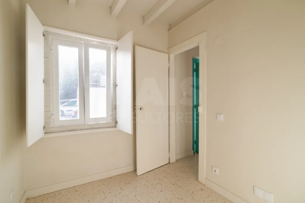 Moradia T1+1 totalmente renovada — moderna, acolhedora e com espaço exterior