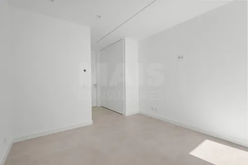 4-bedr. house on 2-hectare plot in Carvalhal