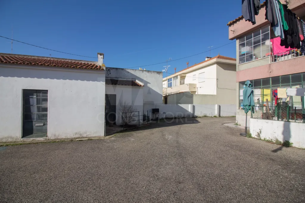 Prédio com garagens no Porto Alto, Samora Correia