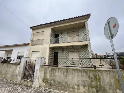 Moradia de 2 andares independentes em Atouguia da Baleia