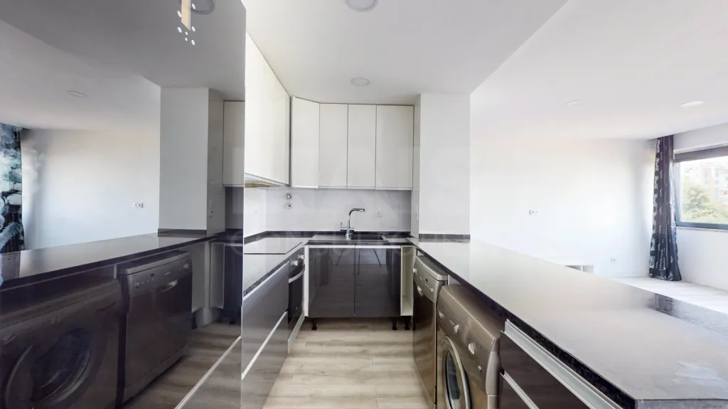 2-bedr. apartment with suite, very central in Odivelas
