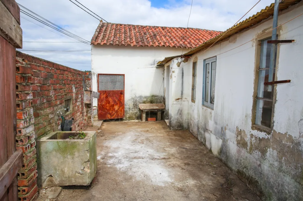 Moradia T1 para remodelar no Maxial | Torres Vedras 🏡
