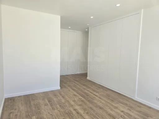 Moradia T4 térrea de luxo com piscina no Nadadouro