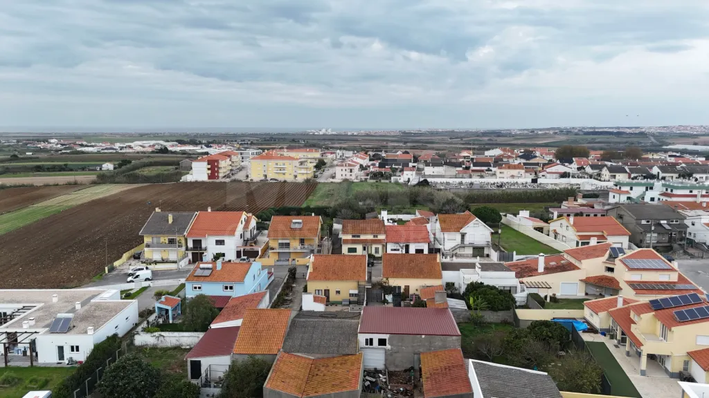 Moradia T6 - 5 min (Praia da Consolação)