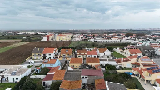 Moradia T6 - 5 min (Praia da Consolação)