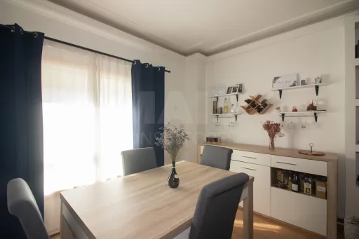 Apartamento T2 Moderno com Garagem | A-da-Beja, Amadora