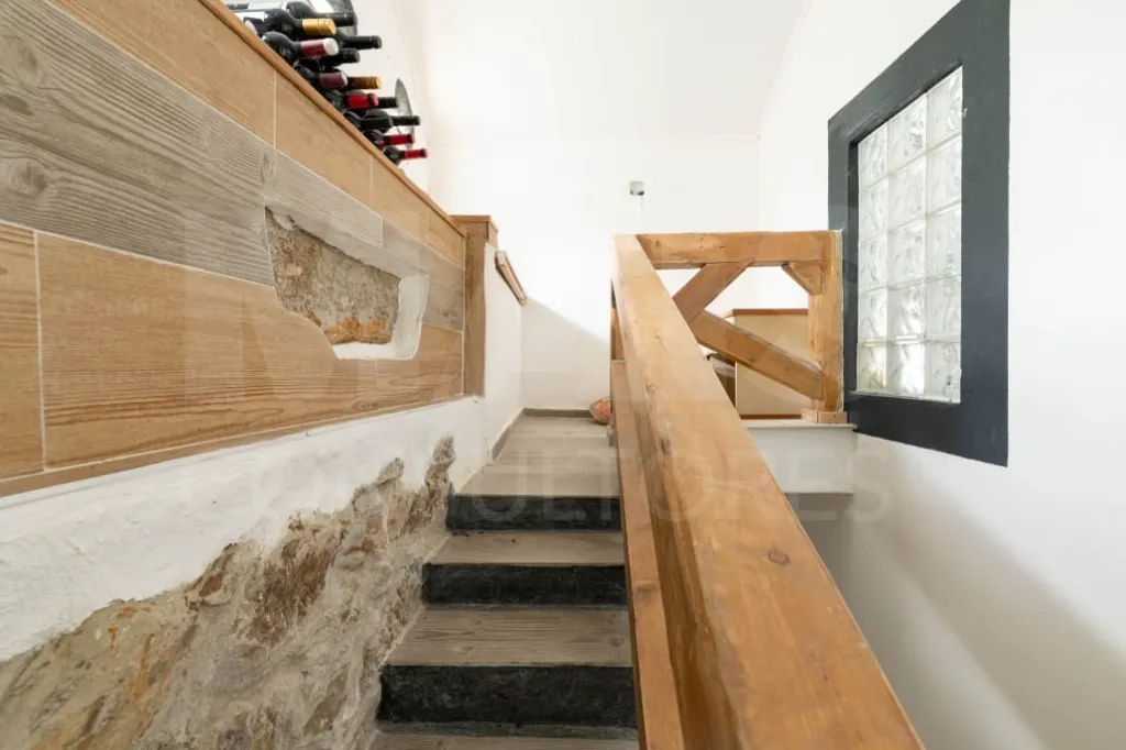 Moradia T1 Parcialmente Remodelada no casal das Andorinhas - Dois Portos