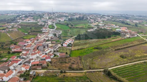 Terreno no centro da Usseira