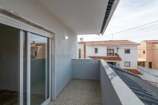 Moradia Isolada T4 Renovada — Abuxarda / Alvide, Cascais