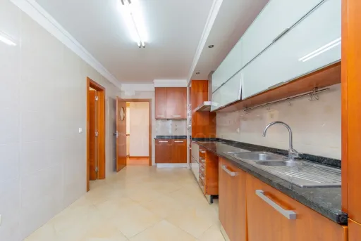 Apartamento T3 com garagem e arrecadação