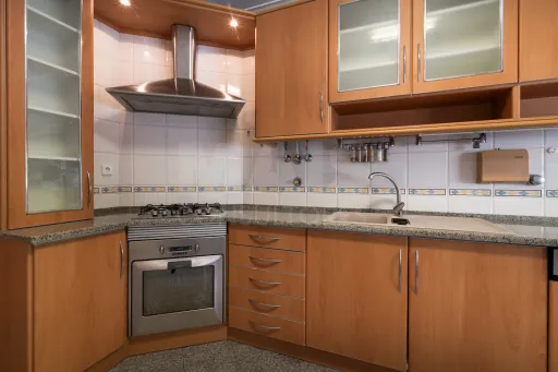 3-Bedroom Apartment in Linda-a-Velha