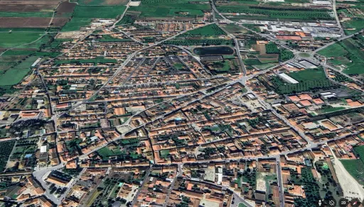 🏡 Moradia V5 de 2 Pisos com Logradouro e 10 Boxes para Cavalos em Santarém