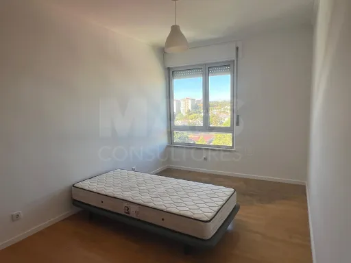 Excelente apartamento T4 na Portela de Sacavém