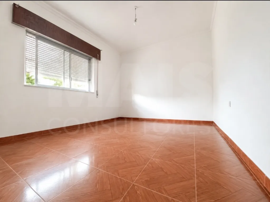 Moradia Bi Familiar inserida num lote de Terreno 1785 m2 em Canha