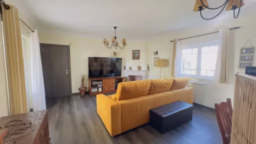 Exclusiva Moradia T4 com Jardim Privativo e Garagem | A minutos da Praia da Foz do Lizandro e da Ericeira