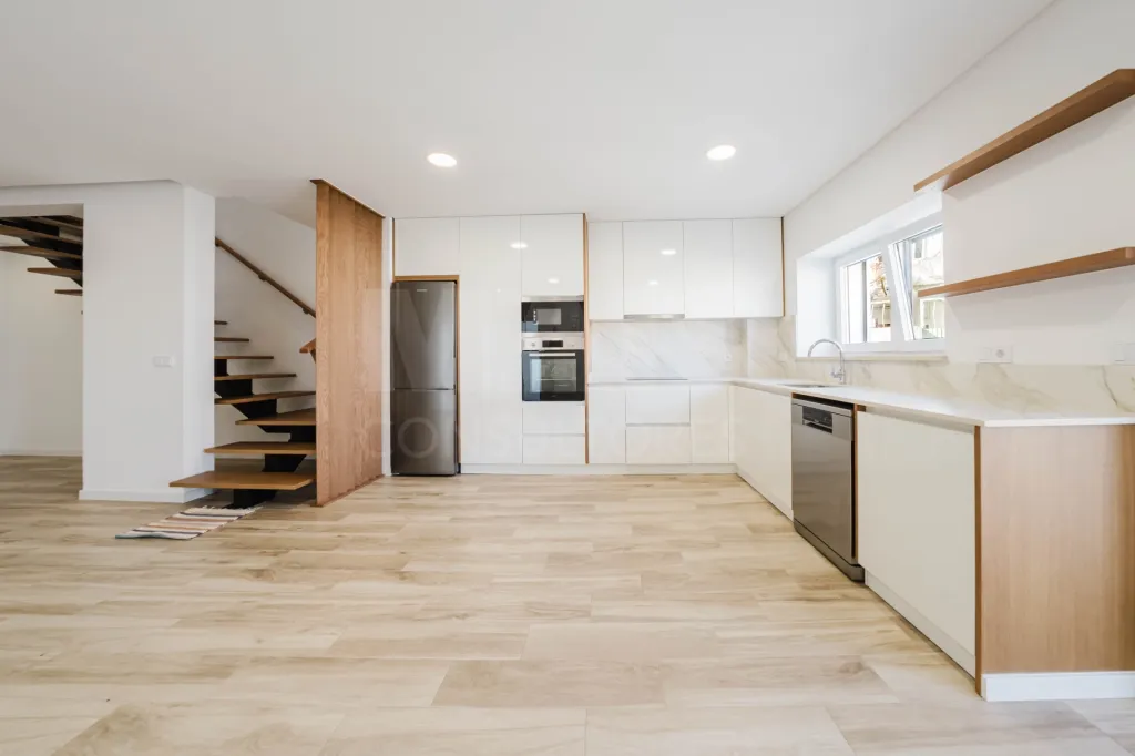 Moradia Remodelada T3 com terraço e pátio no Pó