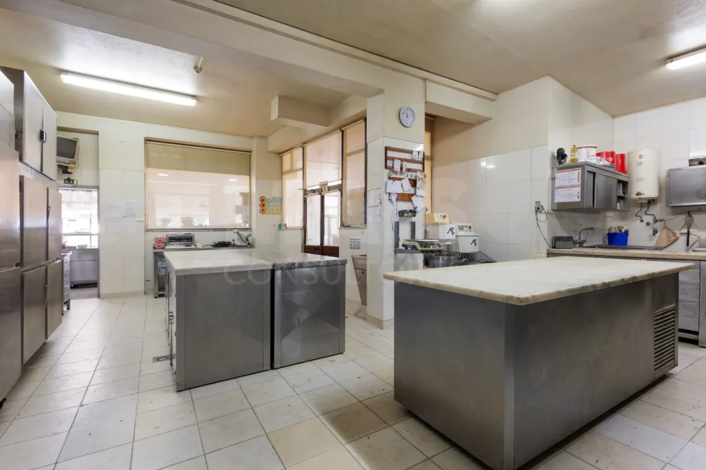 Trespasse de Espaço Comercial/ Pastelaria em Peniche
