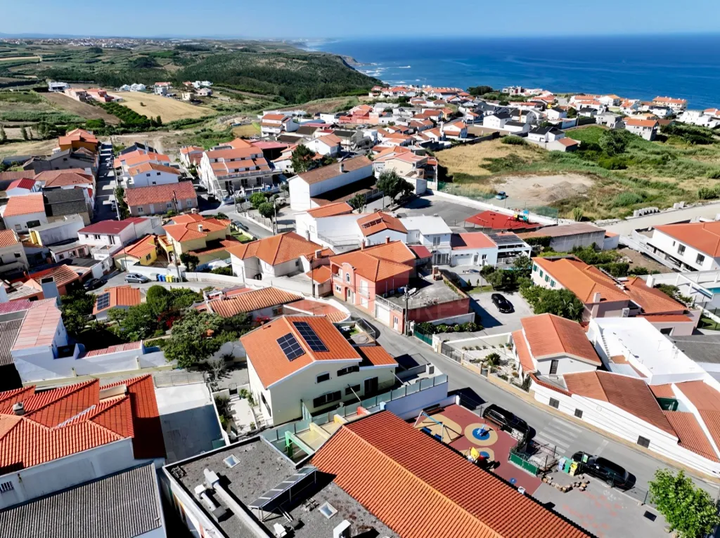 Ap. em Moradia T1+1, c/ Varanda, Vista Mar, Jacuzzi e Parqueamento !