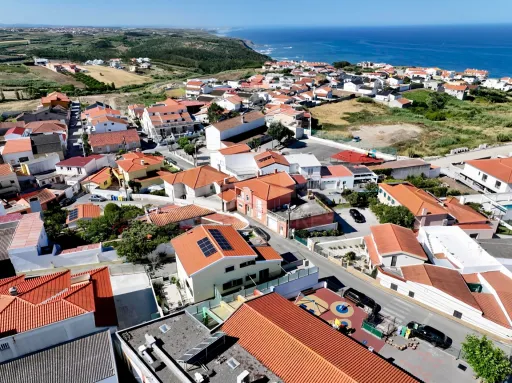 Ap. em Moradia T1+1, c/ Varanda, Vista Mar, Jacuzzi e Parqueamento !