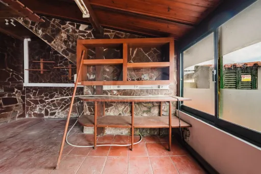 3-bedr. house with shops and terrace in Coto