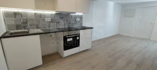 Apartamento T1+1 Remodelado em são João da Talha