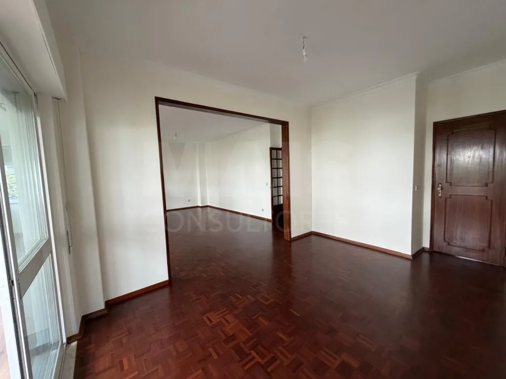Apartamento T4 em Carnide