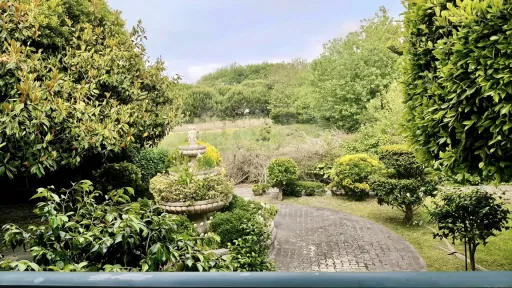 Moradia T5 de Prestígio com Vista Mar, Terreno de 2.075 m² e Detalhes Artísticos Exclusivos