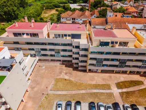 Apartamento T2 Semi-Novo | Terraço | Garagem | Bombarral