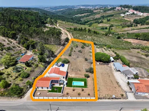 Single-Story 2-Bedroom + 1 House with Pool, Outbuilding, and 3,476 m² Lot | Comfort, Privacy, and Quality of Life